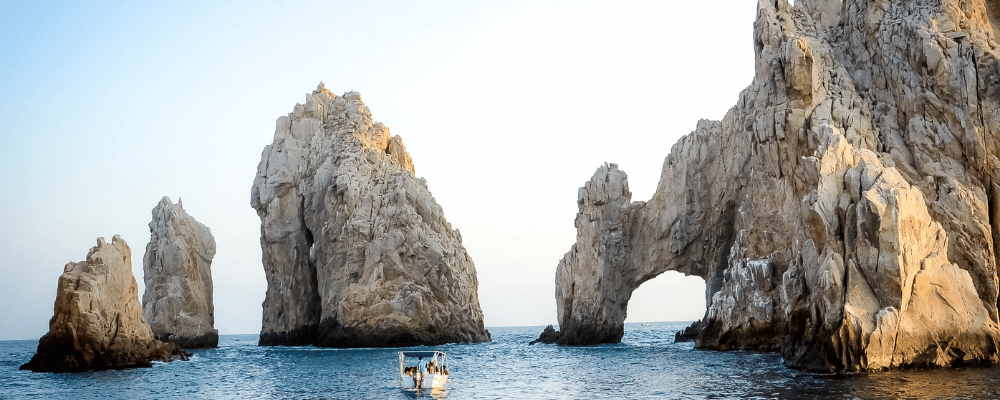 the rock arch in cabo san lucas, mexico