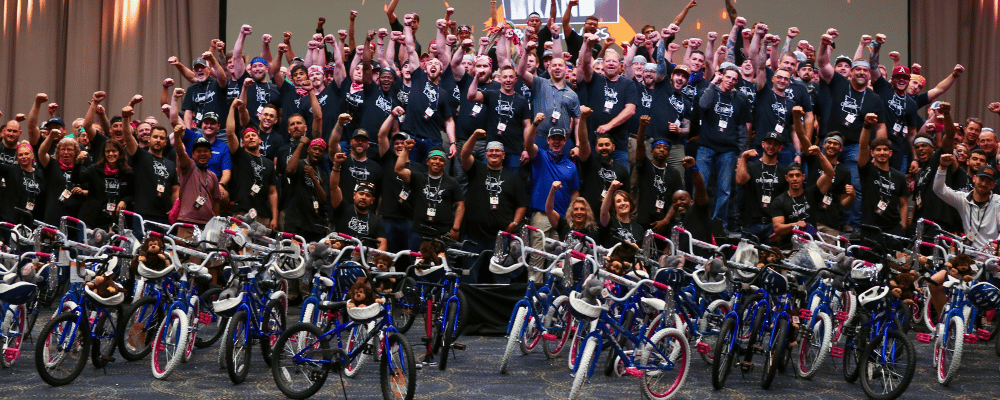 large group of event attendees celebrating their bike building competition