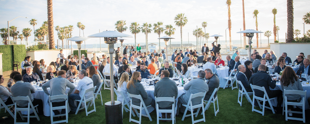 group of event attendees having dinner during a sales meeting