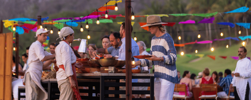 event attendees enjoying dinner at a corporate event