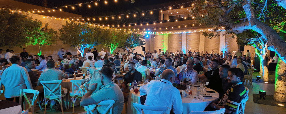 corporate incentive trip attendees having dinner