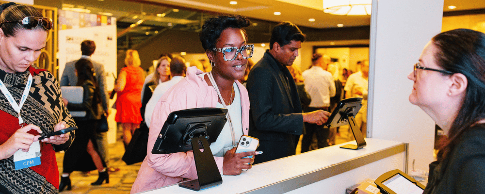 attendee registering for an event at the front desk