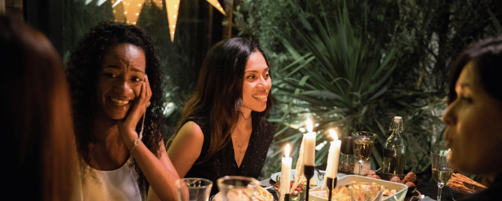 group of executives enjoying conversation at dinner during an executive wellness retreat