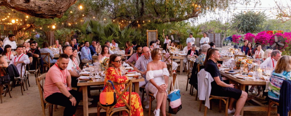 group of attendees having dinner during an incentive trip