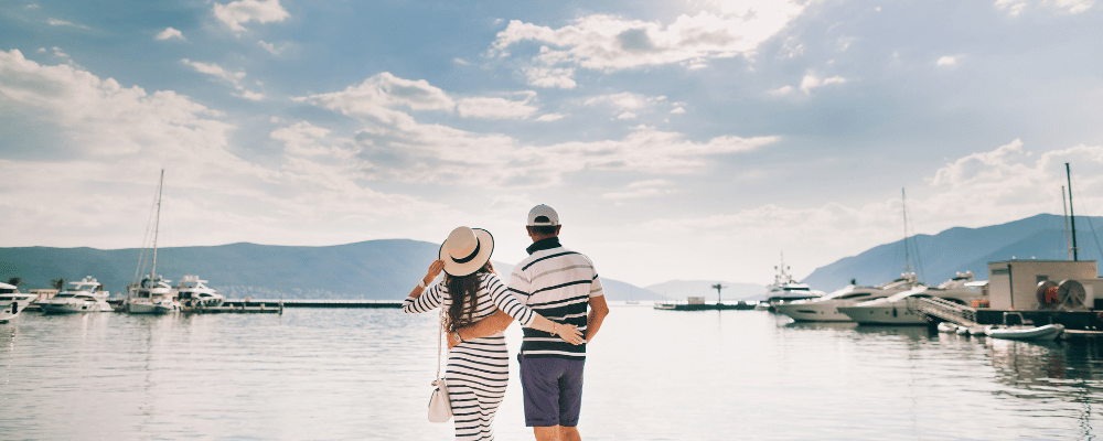 couple enjoying incentive trip in beautiful waterfront location