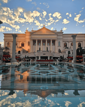 outside-pool-area-in-las-vegas