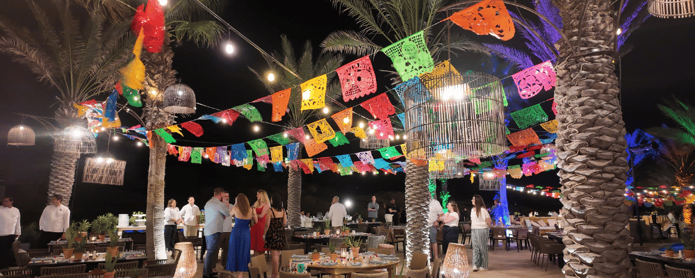 attendees at a incentive trip in cabo
