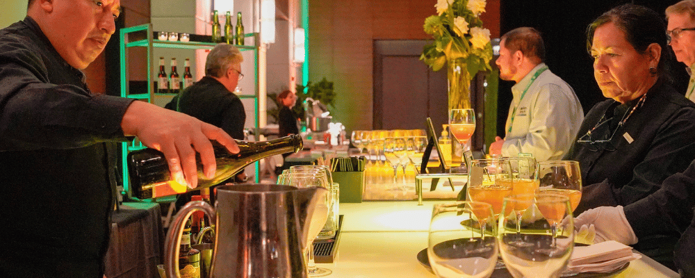 bartender pouring corporate event attendees drinks